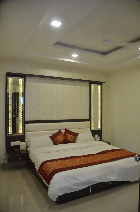 Hotel Krishna Galaxy Канпур Экстерьер фото