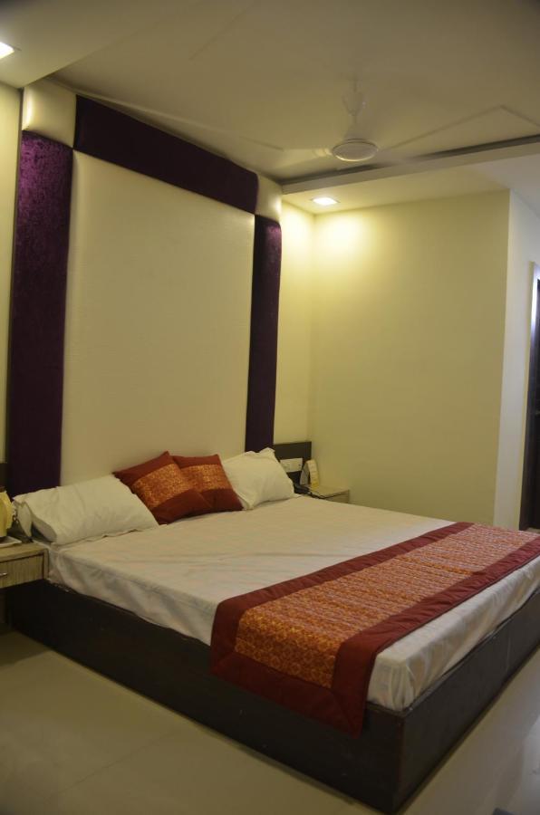 Hotel Krishna Galaxy Канпур Экстерьер фото
