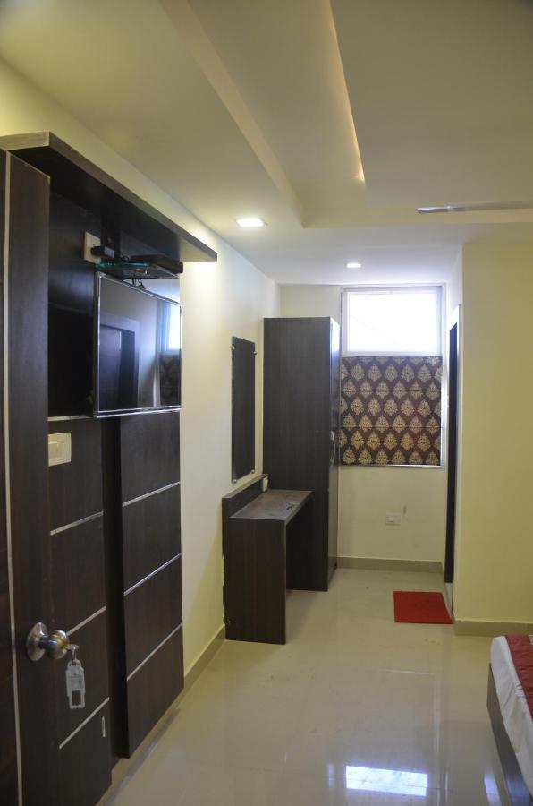 Hotel Krishna Galaxy Канпур Экстерьер фото