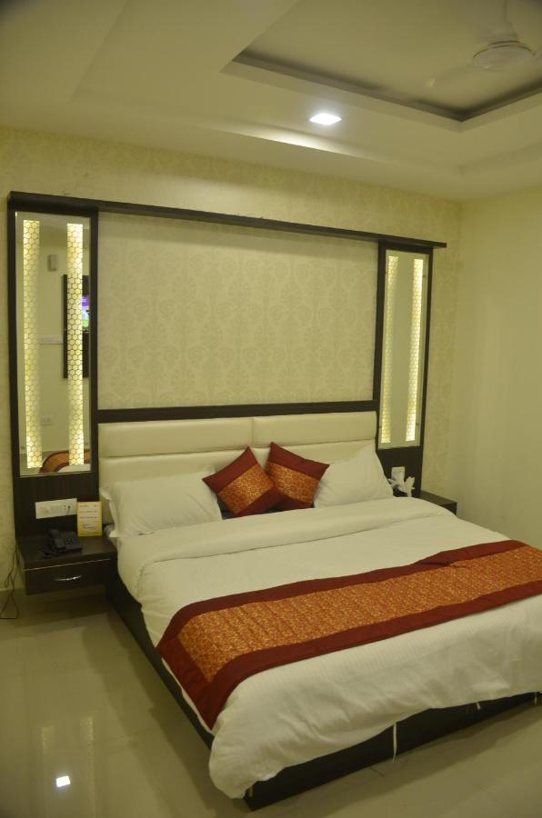 Hotel Krishna Galaxy Канпур Экстерьер фото